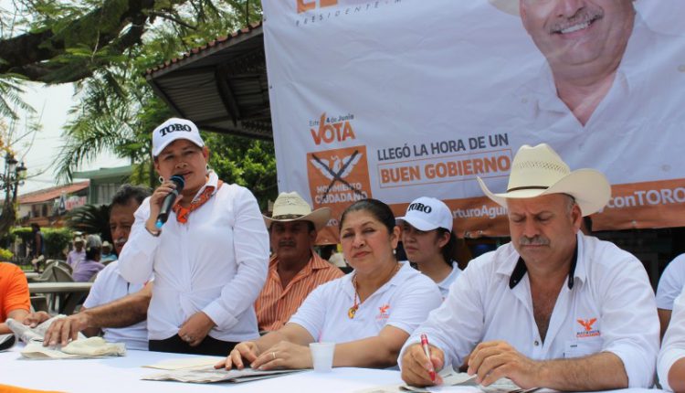 amlo-celebra-adhesion-a-morena-de-blanco-y-cuevas