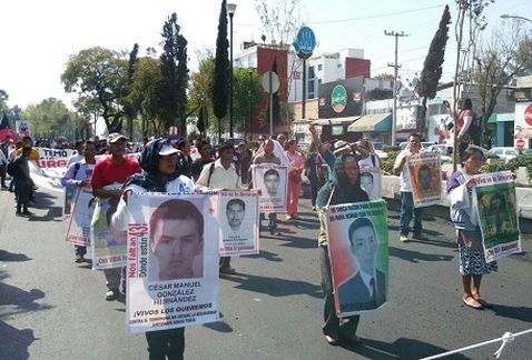 ayotzinapa-43_normalistas_desaparecidos-cdmx-basilica-marcha-milenio-noticias_MILIMA20171226_0211_11