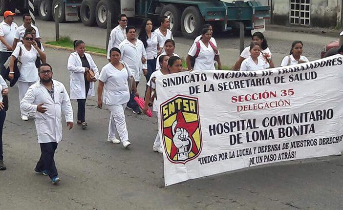 con-bloqueos-y-marchas-trabajadores-de-salud-de-oaxaca-cumplen-ocho-dias-de-paro