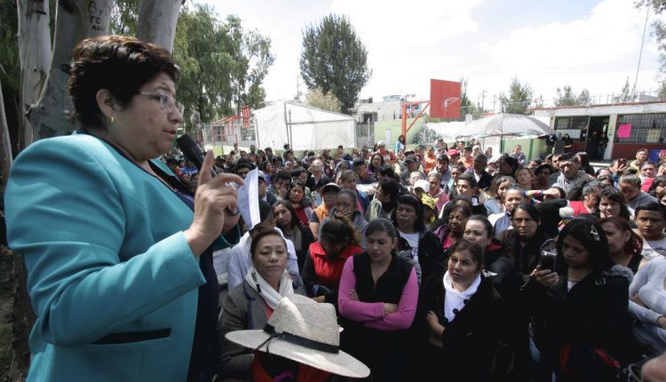 miles-de-alumnos-toman-clases-en-las-calles-del-istmo-de-tehuantepec-por-escuelas-danadas