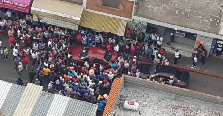 policias-impiden-el-linchamiento-de-un-presunto-ladron-en-milpa-alta