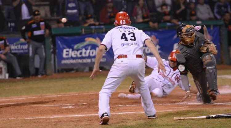 tomateros-toma-ventaja-en-la-serie-blanqueo-otra-vez-a-mayos